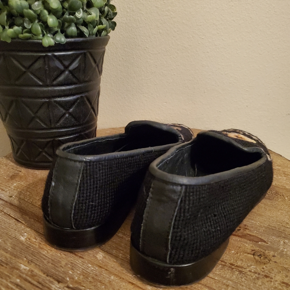BY PAIGE Black Cream Needlepoint Fox & Wreath Slip-On Loafers Flats Women's 8.5 - Picture 4 of 11